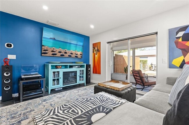 Photo - 5611 S Sheridan Rd