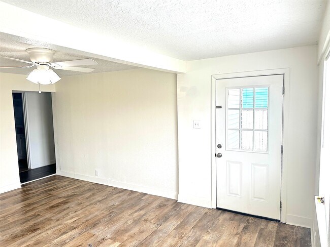 Photo - 1005 Avenue E 1/2