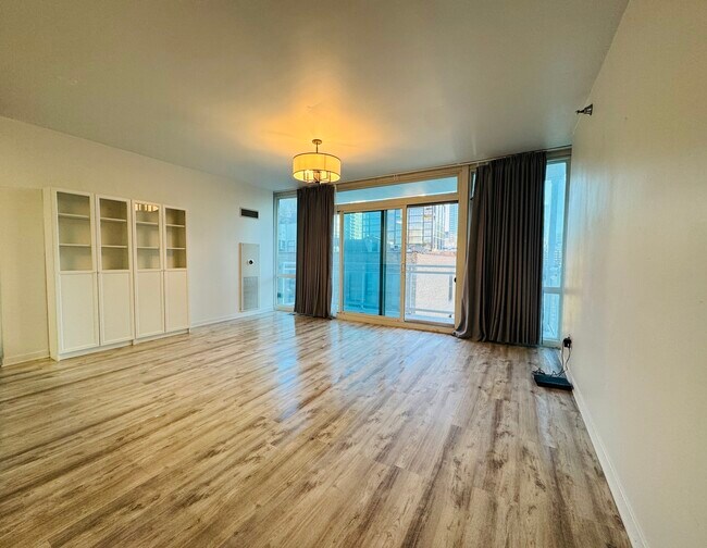 Photo - 757 N Orleans St Unidad 812