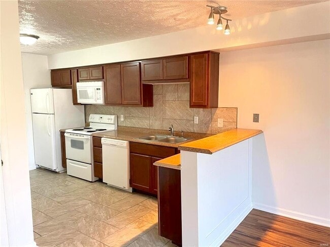 Photo - 601 White Oak Dr