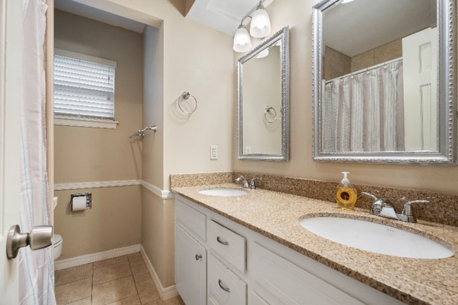 Photo - 4719 S Lakewood Ave