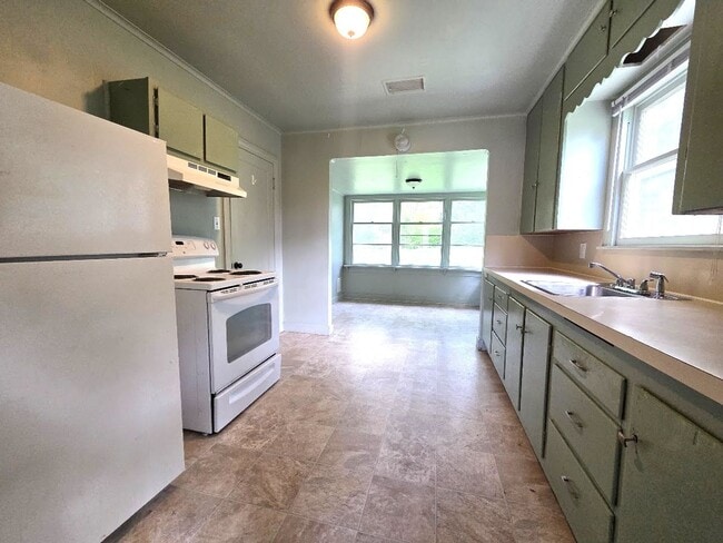 Photo - 3 Bedroom, 1 Bath Single Family Home!