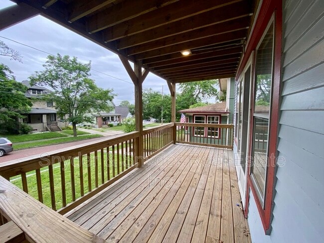 Photo - 400 Cloverdale Ave
