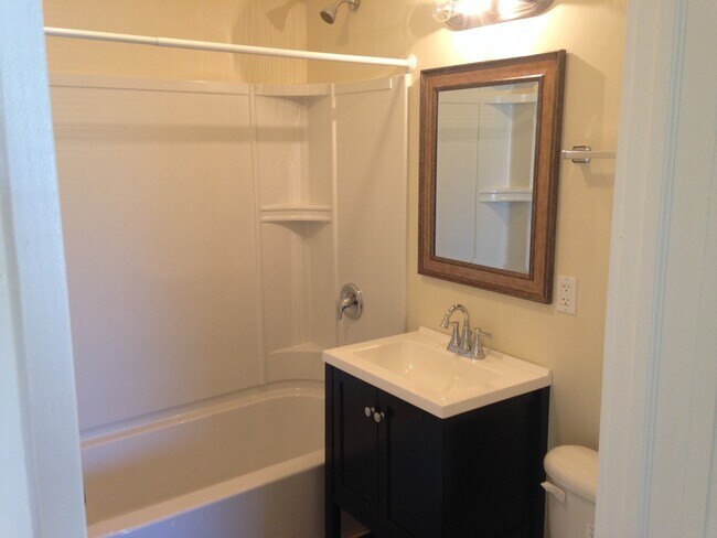 Photo - 2625-29 N Oakland Ave Unidad 2625 - Upper