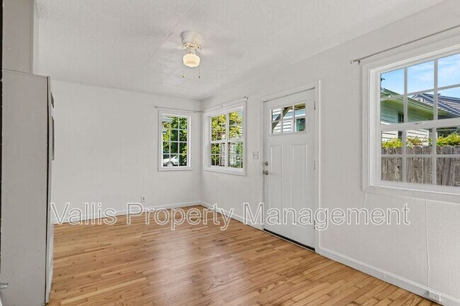 Photo - 522 19th St NE