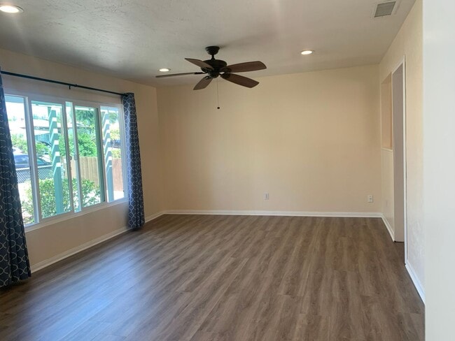 489 El Monte Rd