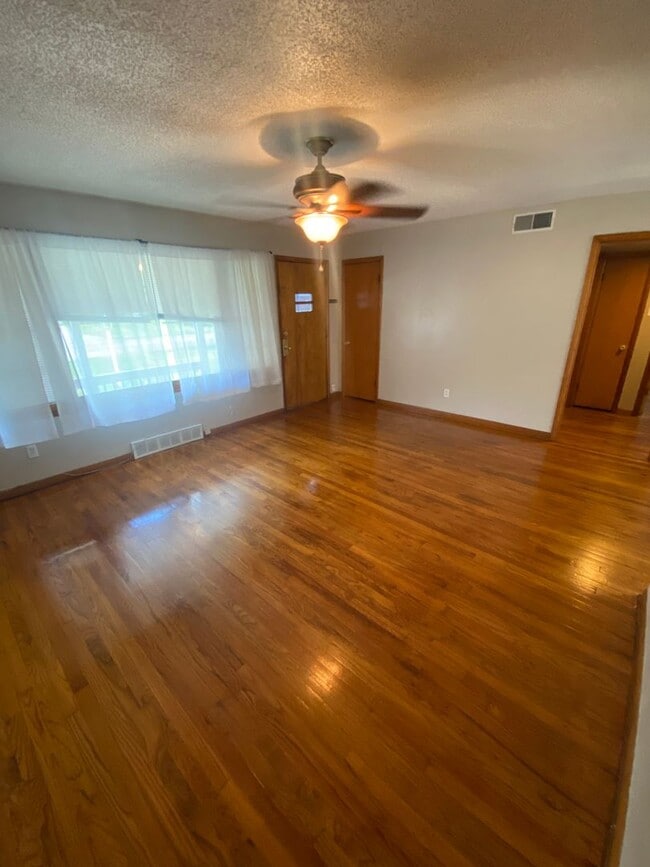 3 Bedroom House Southwest Topeka! Rental House Rental in Topeka, KS