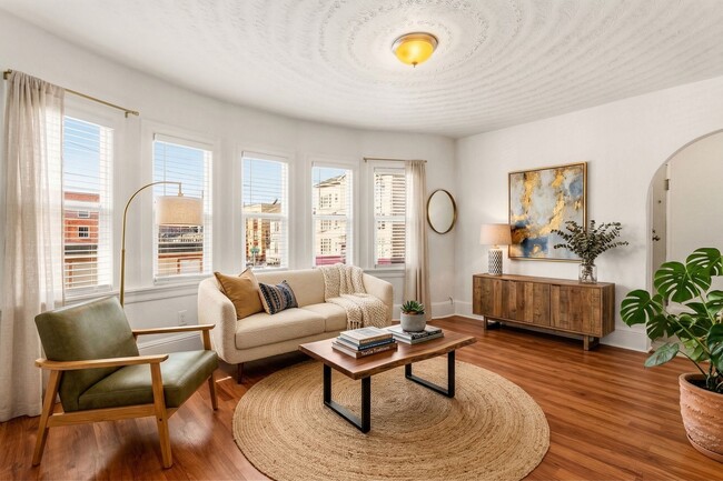 Building Photo - Spacious 3-Bedroom House in Oakland's Meadow Brook