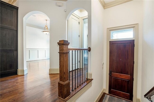 Photo - 58 Sheridan Dr NE