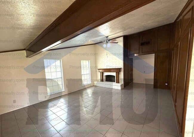 Photo - AVAILABLE NOW!!! Lovely 3/2/2 home in Gran...