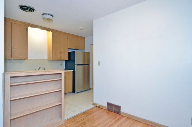 Photo - 4451 Bloomington Ave Unidad 2