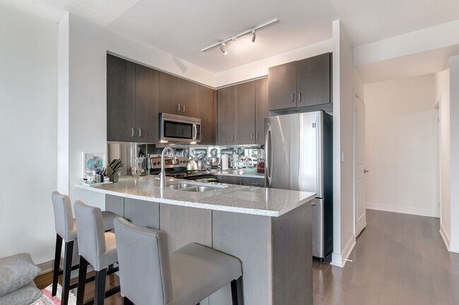 Photo - 18 Yorkville Ave