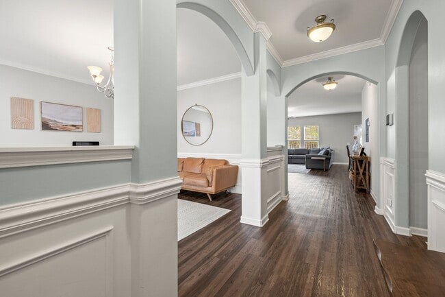 Photo - Spacious Home in Richmond Hill
