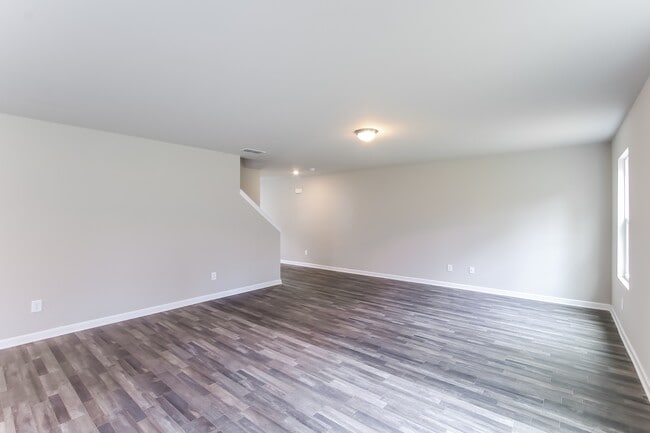 Photo - 207 Shalako Ln