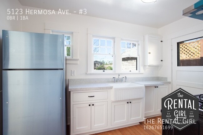 Photo - Classic 1920's Studio W/ Darling Updates |... Unit #3