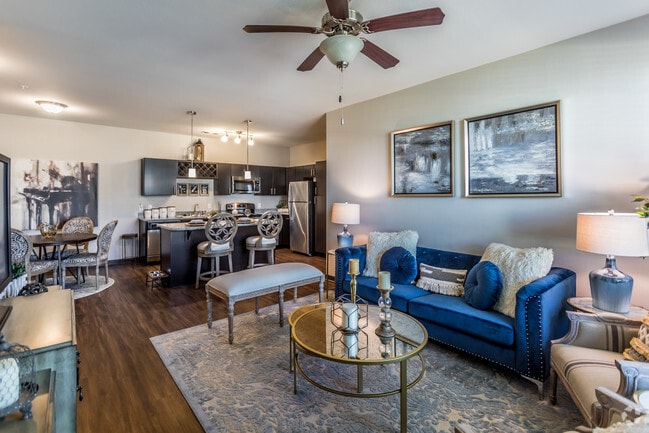 2 BR, 2 BA - Grand Courtyard