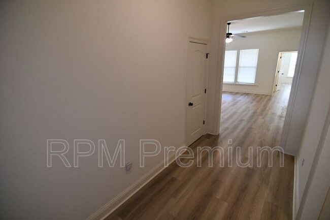 Photo - 7108 Kenilworth Crossing Ave
