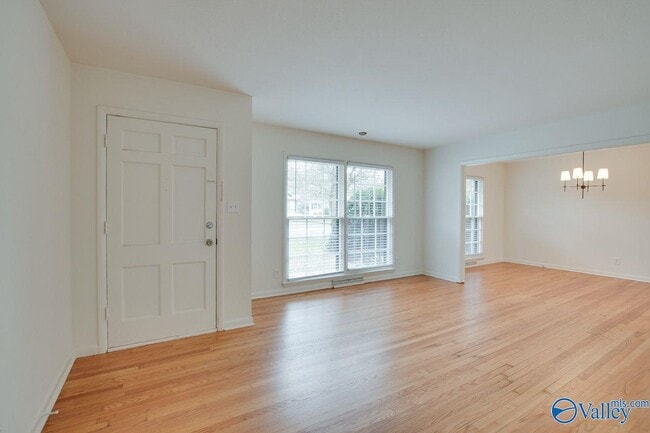 Photo - 814 Cleermont Dr SE