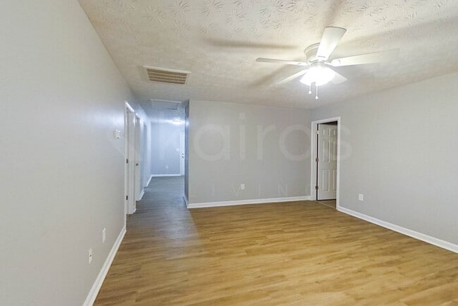 Photo - 100 Beaver Pointe Dr