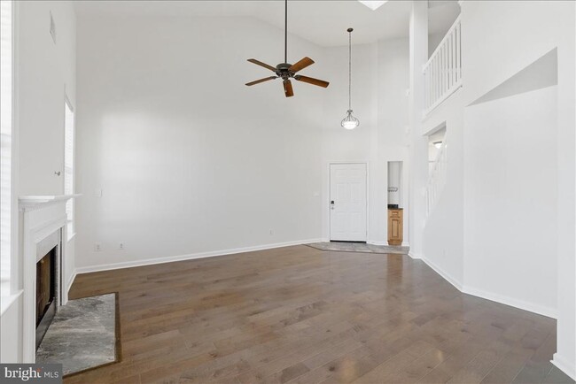 Photo - 1304 Garden Wall Cir