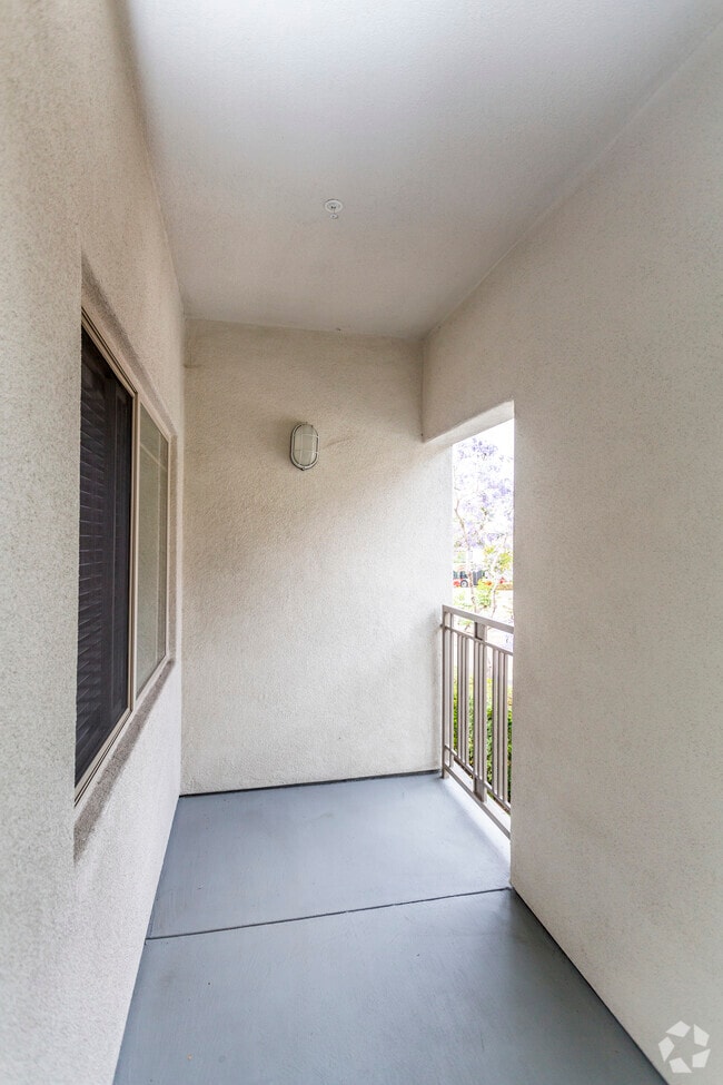 2 BR, 2 BA - 1182 SF