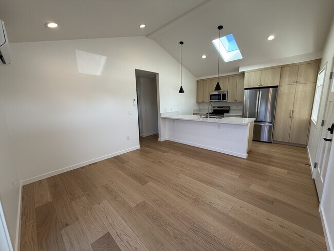 1212 Chanticleer Ave