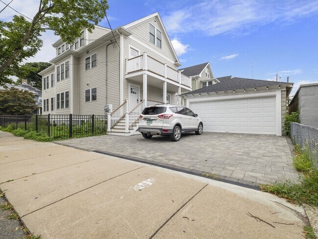 Building Photo - 62 Governor Winthrop Rd Unit 1