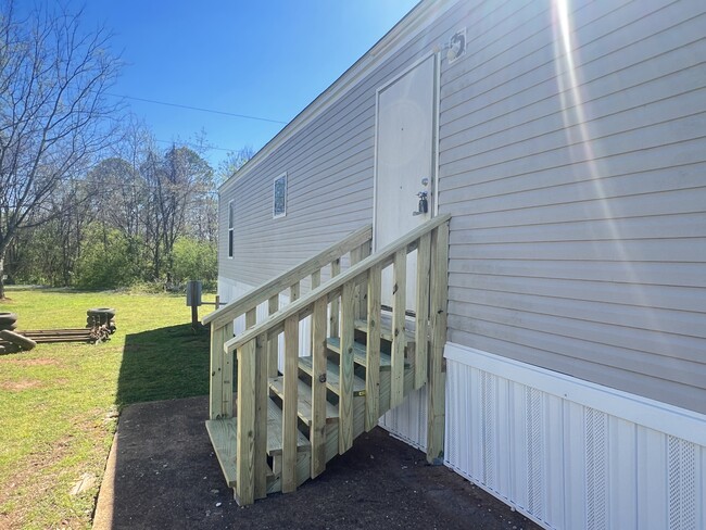 Building Photo - 2303 Highway 20 Rental