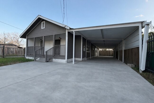 Photo - 8226 Harding St