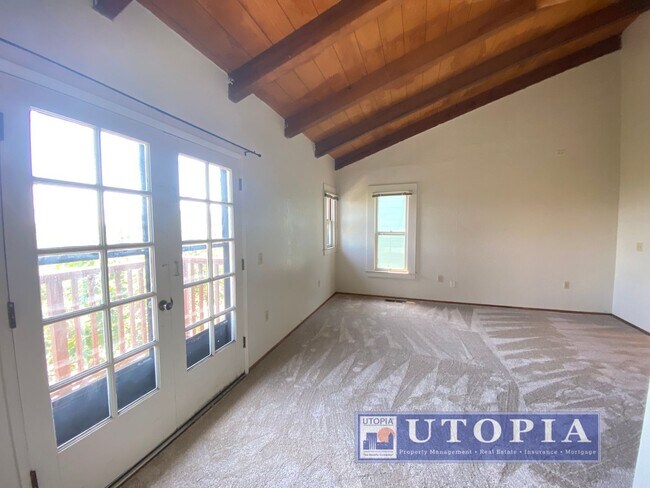 Photo - Beach Hill Townhouse, 3 Bedroom, 2.5 Bathroom just 2 Blocks to Main Beach