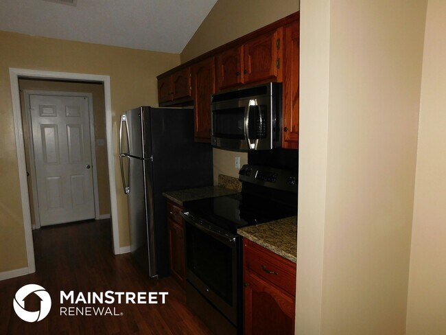 Photo - 1688 Sarah Ann Dr W