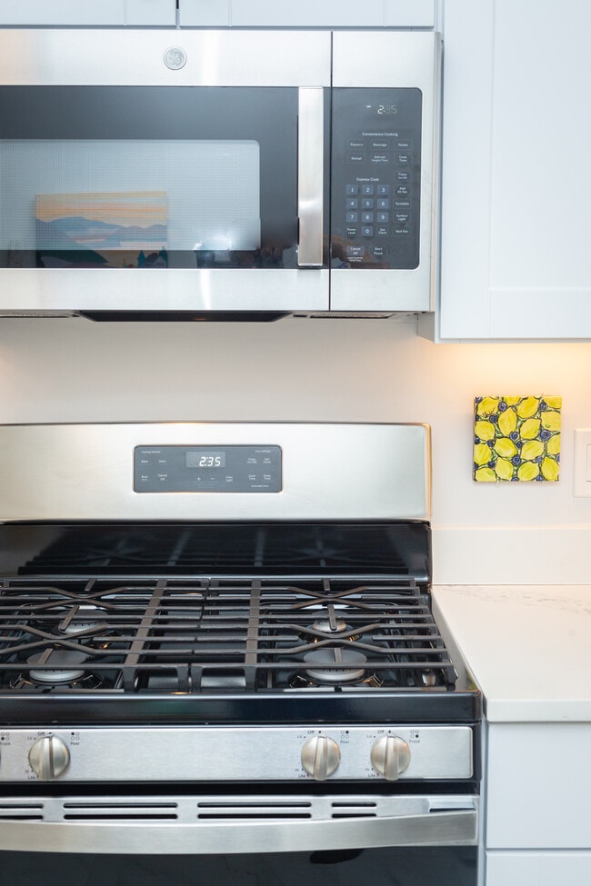 stainless kitchen - 3001 Veazey Terrace NW Unit 1128