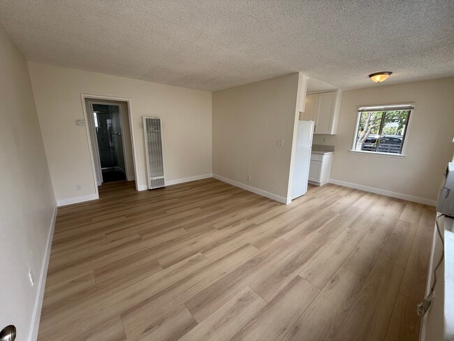 Building Photo - 5654 Case Ave Unit 1