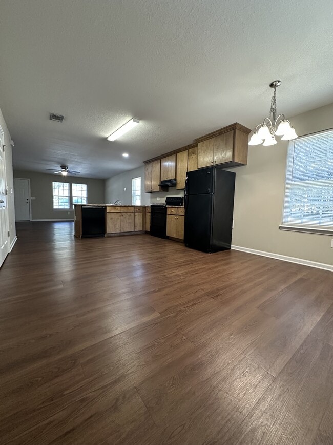 Photo - 128 Branch St