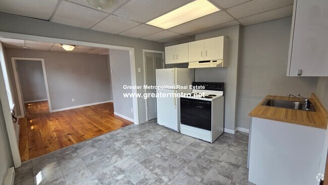 Building Photo - 1 Foster St Unit 4 Rental