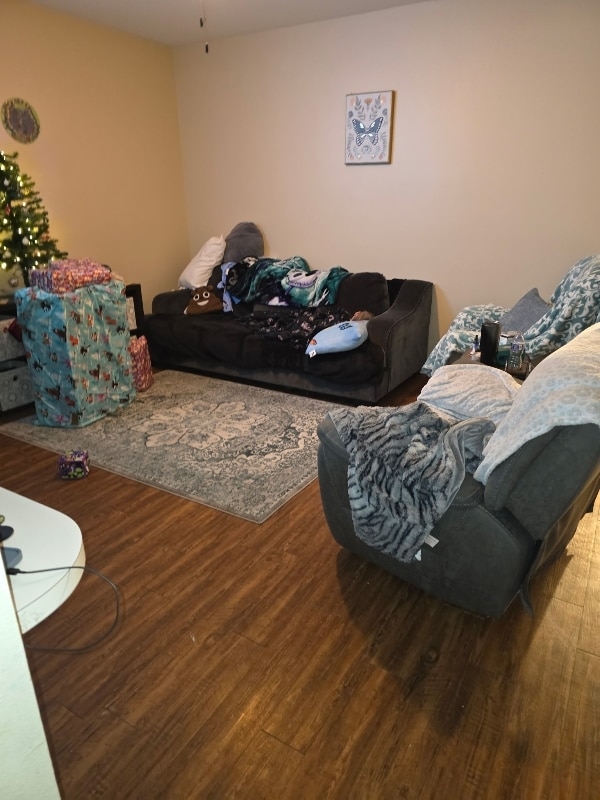 Photo - 712 Yorktown Ct