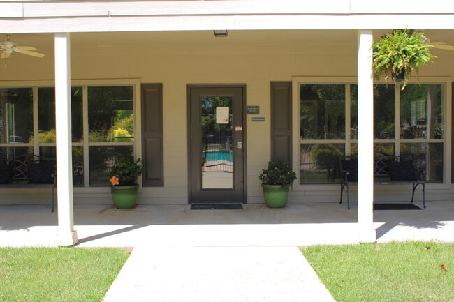 Pinnacle Apartments