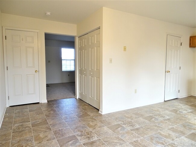 Photo - 1 Foxfield Ln