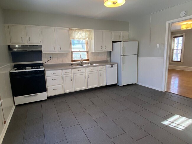 Photo - WE HAVE A CUTE & CLASSY RENTAL ON 16TH! Unit #2 (UL)