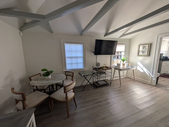 Photo - 405 Colleton Ave SE