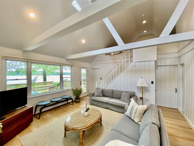 Photo - 1875 Bayview Ave