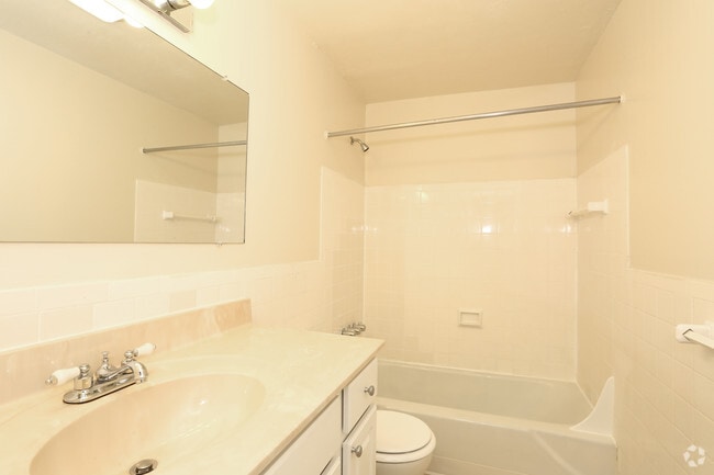 Bathroom - Lakeview Apartments