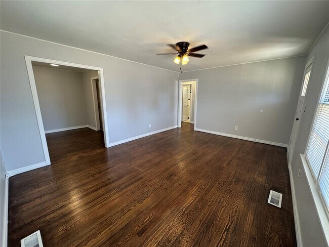 Photo - 3105 W Park Pl