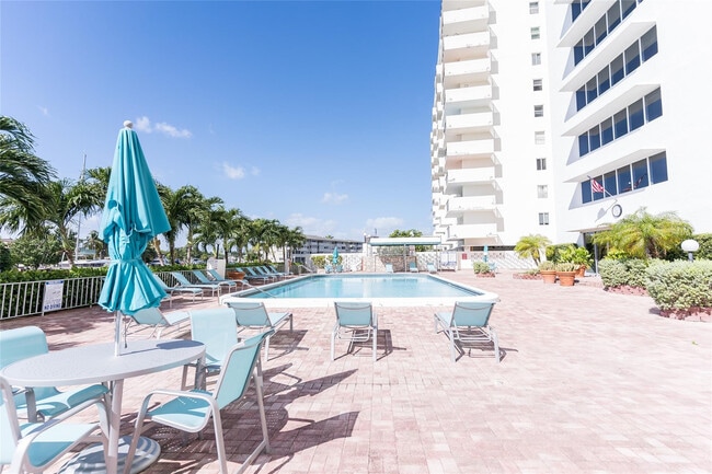 Photo - 401 Golden Isles Dr Unit 412