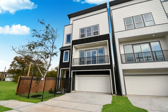 Photo - 3229 Tuam St