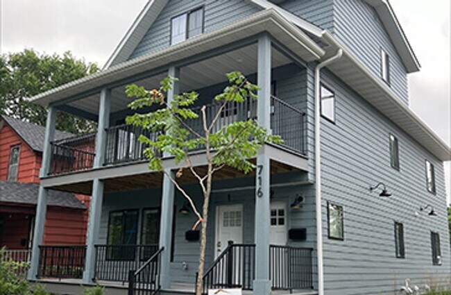 Building Photo - 716 11th Ave SE Unit 716 11th Ave SE #1 Rental