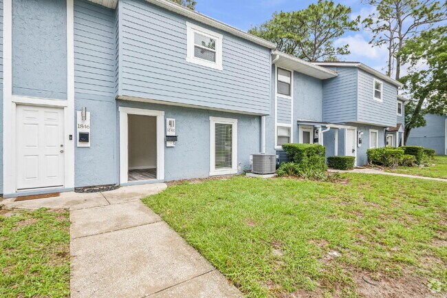 Building Photo - "Charming 2-Bedroom Townhouse Retreat with...