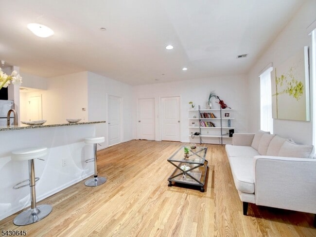 Photo - 92 Willow St