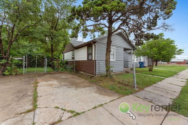 Photo - E Elm St Triplex Unit 2005