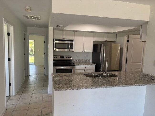919 Cape Coral Pkwy W